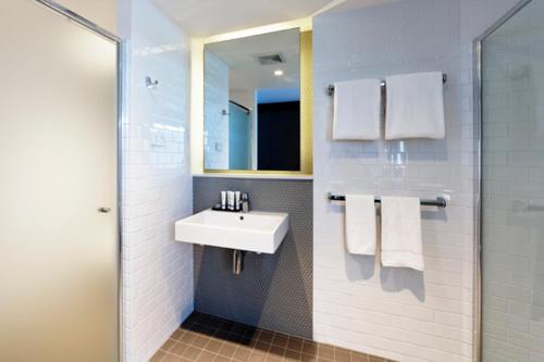Alpha Mosaic Hotel Fortitude Valley Room Type - Deluxe Twin Room