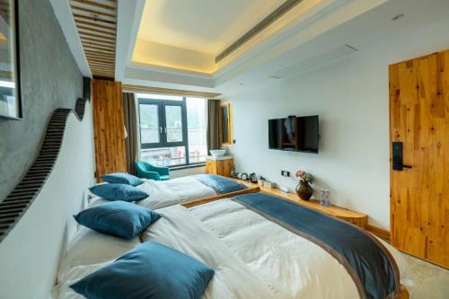 Zhangjiajie Qishe Hotel-Wulingyuan National Scenic Spot National Forest Park Store - image 2