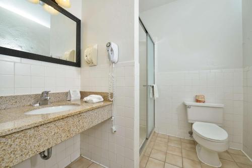 King Room with Bathtub - Disability Access/Non-Smoking