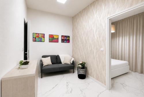 1 queen bed, 1 sofa bed