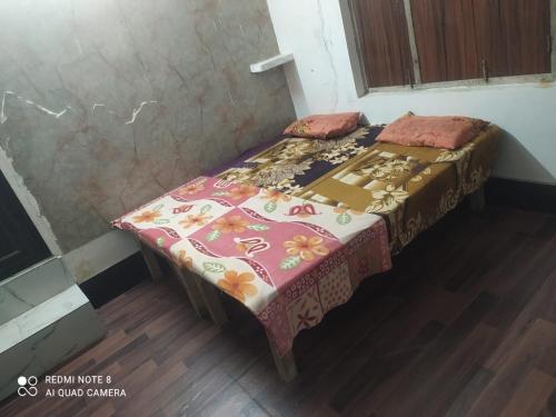 Pandit Rambabu Gautam Ji Dharmshala तीर्थपुरोहित श्री धाम वृन्दावन l 3 minute walking to Bankey Bihari Temple l AC and Non AC room Available - image 3