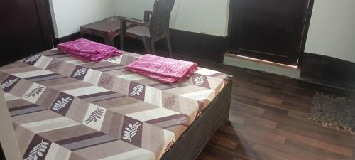 Pandit Rambabu Gautam Ji Dharmshala तीर्थपुरोहित श्री धाम वृन्दावन l 3 minute walking to Bankey Bihari Temple l AC and Non AC room Available - image 4