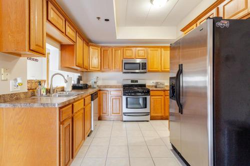 Spacious Condo in Chicago Ridge