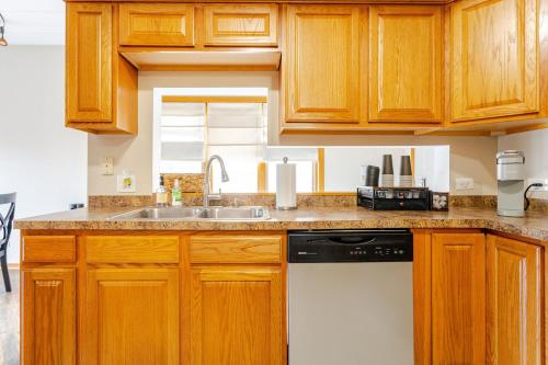 Spacious Condo in Chicago Ridge