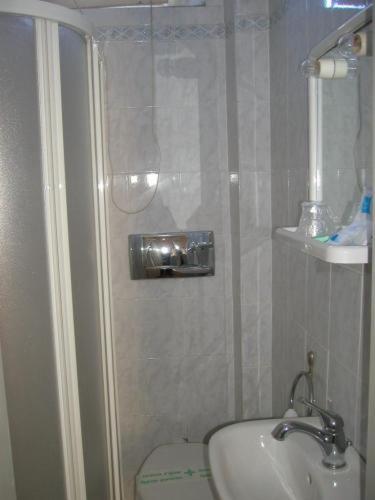 Single Room image 5