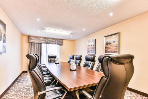 회의실/연회장, 컴포트 인 앤 스위트 앰배서더 브리지 (Comfort Inn & Suites Ambassador Bridge) in 윈저 (ON)