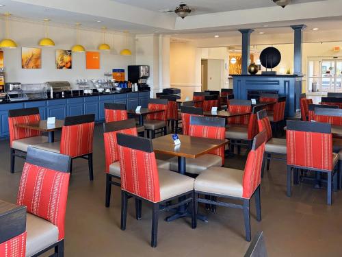 Comfort Suites Galveston Cruise Port Area - Beachside - image 4
