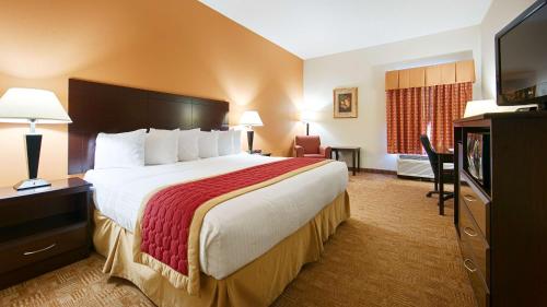 King Room with Roll-in Shower - Disability Access/Non-Smoking