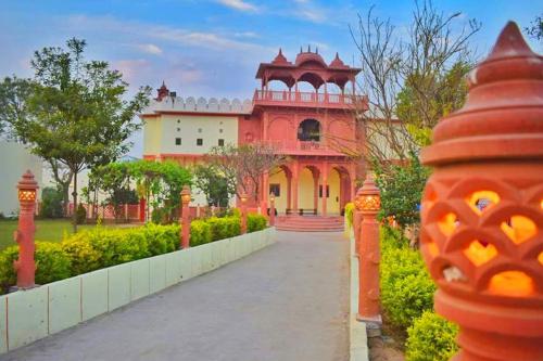 Bejárat, Alivaa Heritage Lotwara Fort - Near Shri Mehandipur Balaji Temple in Brahmbad