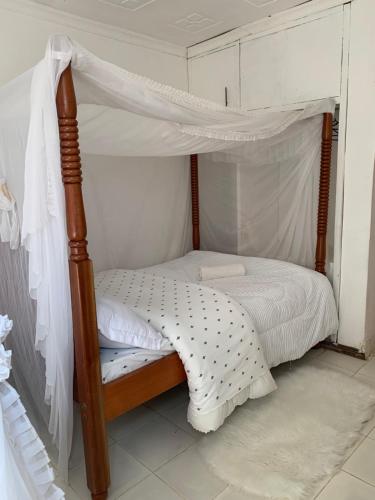 1 double bed, 1 twin bed