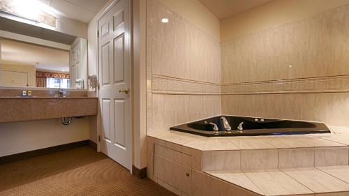 King Room with Spa Bath - Non-Smoking