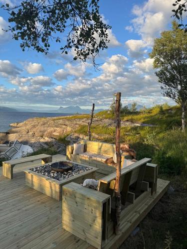 Vaade, Sjøhytte med jacuzzi, sauna og panoramautsikt in Ballangen