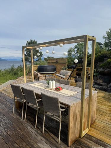 Seadmed, Sjøhytte med jacuzzi, sauna og panoramautsikt in Ballangen