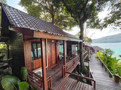 Exterior view, Bayview Sunset Resort in Ko Lipe