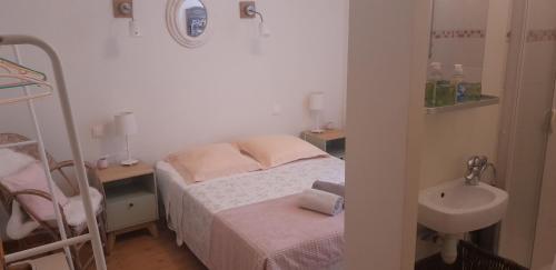 Chambre d'hôtes Le Devezou 12400 Saint Affrique (Chambre d'hotes Le Devezou 12400 Saint Affrique) in Saint-Affrique (Midi-Pyrenees)