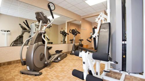 Best Western Plus Edison Inn - image 3