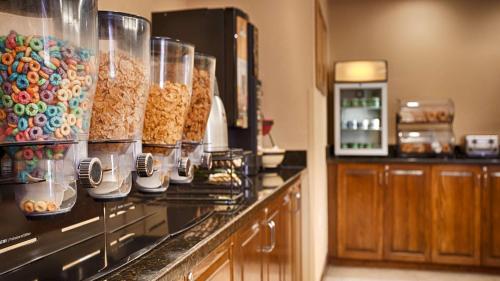 Best Western Plus Edison Inn - image 3