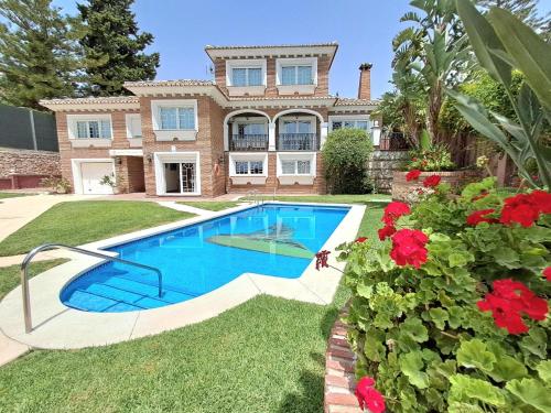 6 Bedroom Villa with Private Pool Games Room