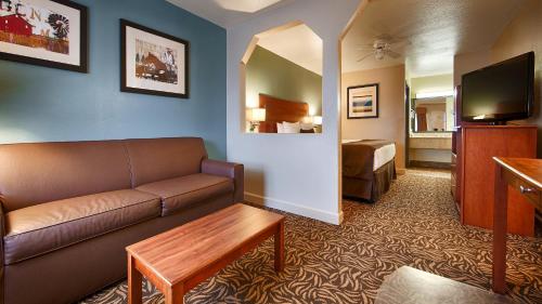 Best Western Regency Inn & Suites