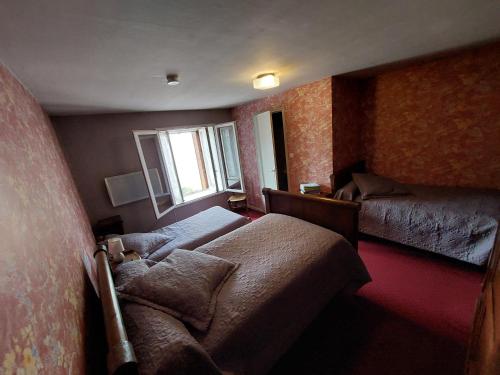 3 twin beds