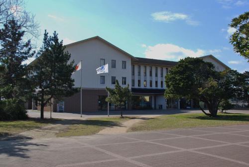 Bunk Bed in 6-Bed Female Dormitory Room with Shared Bathroom