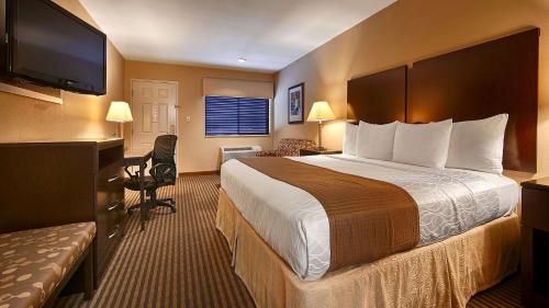 Best Western Cedar Inn