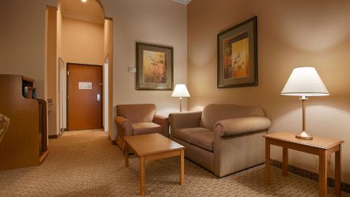 Best Western Plus New Caney Inn & Suites