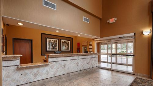 Best Western Plus New Caney Inn & Suites