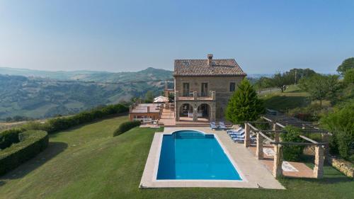 A szálláshely kívülről, Villa Broad Lea - Private Pool & Amazing Landscape View in Smerillo