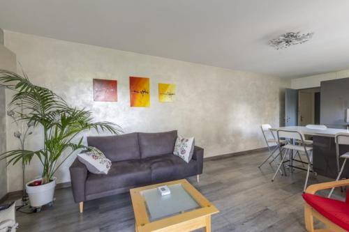 Beautiful Port Marianne Apt, Private Parking, 4 people in La Lironde