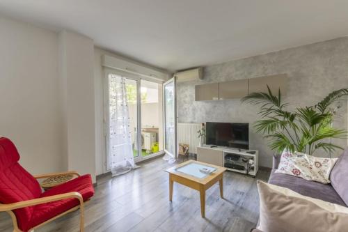 Beautiful Port Marianne Apt, Private Parking, 4 people in La Lironde