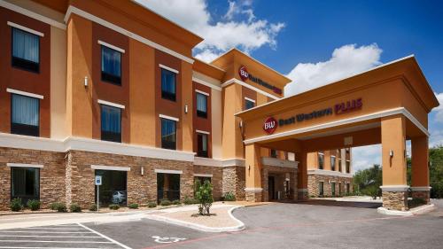 Best Western Plus Elmendorf Hotel - image 13