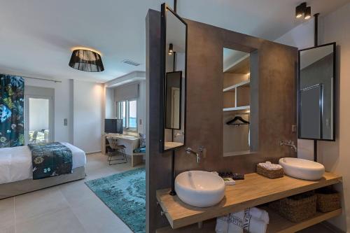 Super Luxury Skiathos Villa Five-Bedroom Villa Private Infinity Pool - image 5