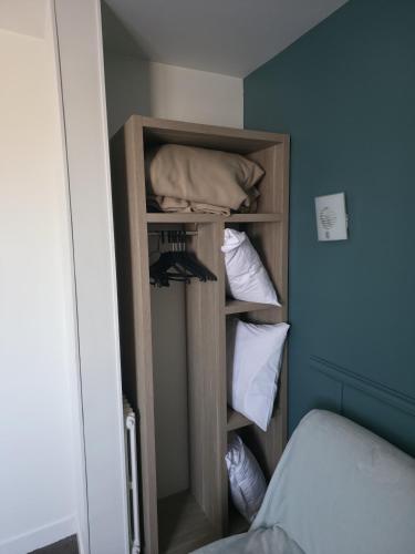 1 double bed, 2 bunk beds