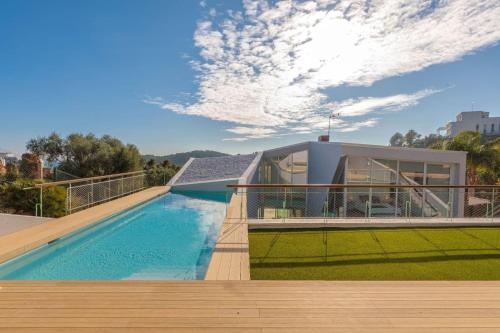 Villa Miralpeix 37 de estilo vanguardista