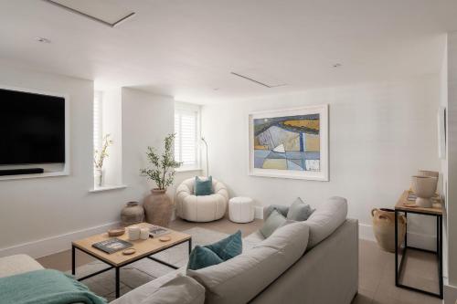 Royal Dart Townhouse - image 2