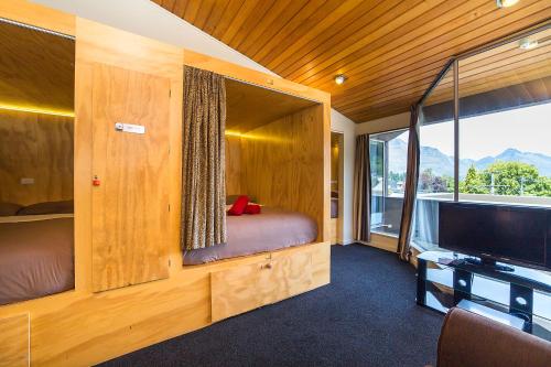 Private 4 Bed Dorm with Kitchenette and deck