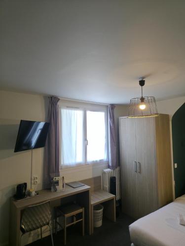 1 double bed, 3 bunk beds