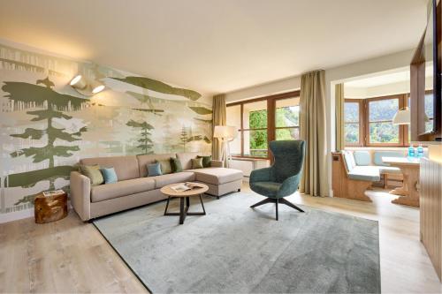 1 king bed, 2 sofa beds