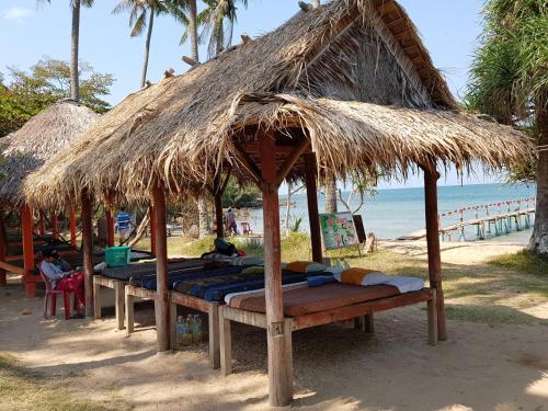Pijat, Khim Vouch Ay Rabbit island in Kep