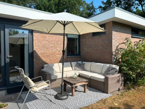Kert, De Krab, Stijlvolle Bungalow nabij Strand & Natuur, Rustig Park Renesse in Hoogenboomlaan