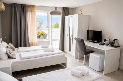Family Hotel Albizia Beach in Zelenika
