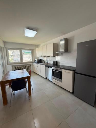 Cocina, B02 Apartment between Cologne & Bonn with nature access in Troisdorf