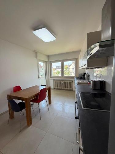 Cocina, B02 Apartment between Cologne & Bonn with nature access in Troisdorf