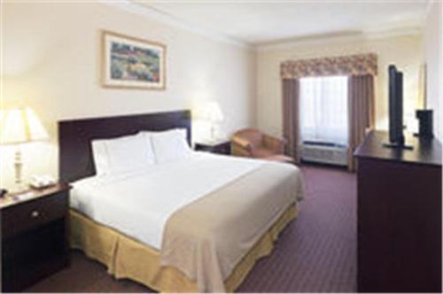 홀리데이 인 익스프레스 & 스위트 플레인뷰 바이 IHG