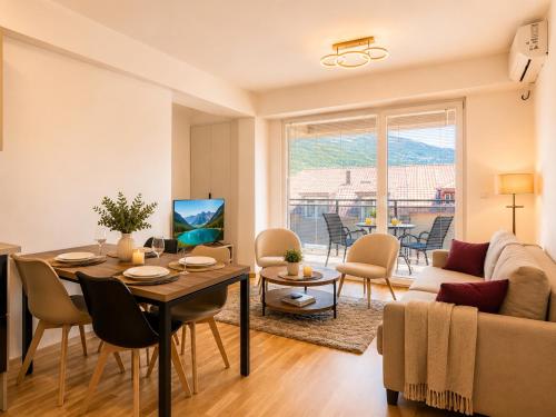 Loft with Balcony Free Parking 2 Min Old Town