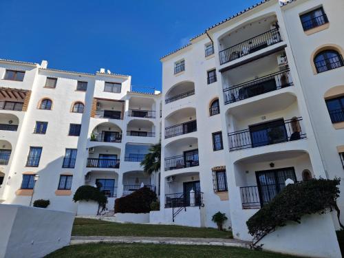 Riviera del Sol walking distance to the beach - image 3