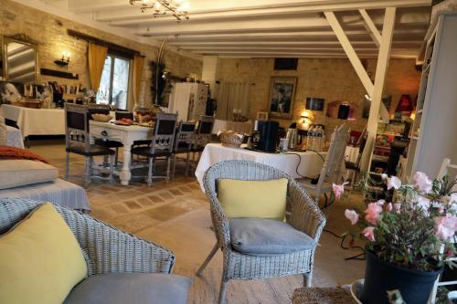 Château de Saint-Chamarand - Gîtes - Chambres & Table d'hôtes (Chateau de Saint-Chamarand - Gites - Chambres & Table d'hotes) in Saint-Germain-du-Bel-Air