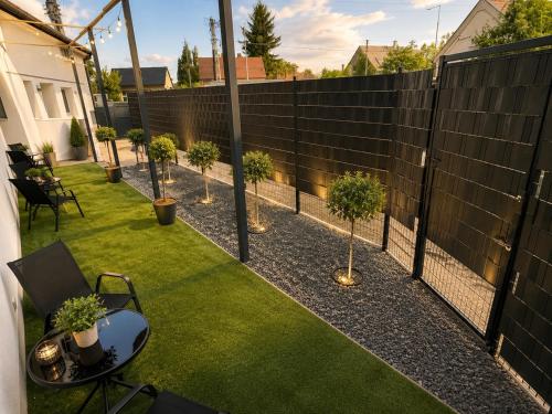 ทัศนียภาพภายนอกโรงแรม, VIBE S36 Apartman Modern & Garden in วาราเลีย