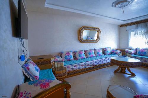 Charming 2-Bedroom Apartment with Shared Pool in Martil - image 2